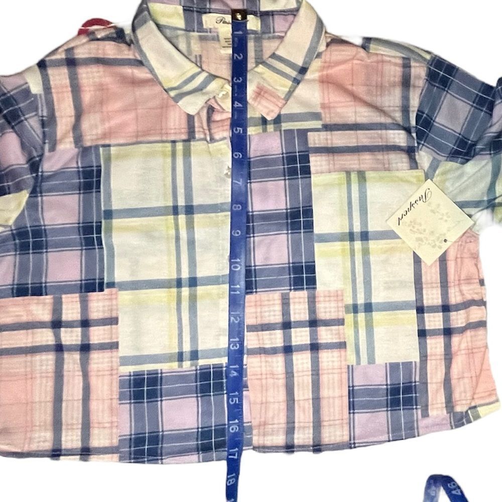 PASSPORT cropped patchwork top - Picture 7 of 7